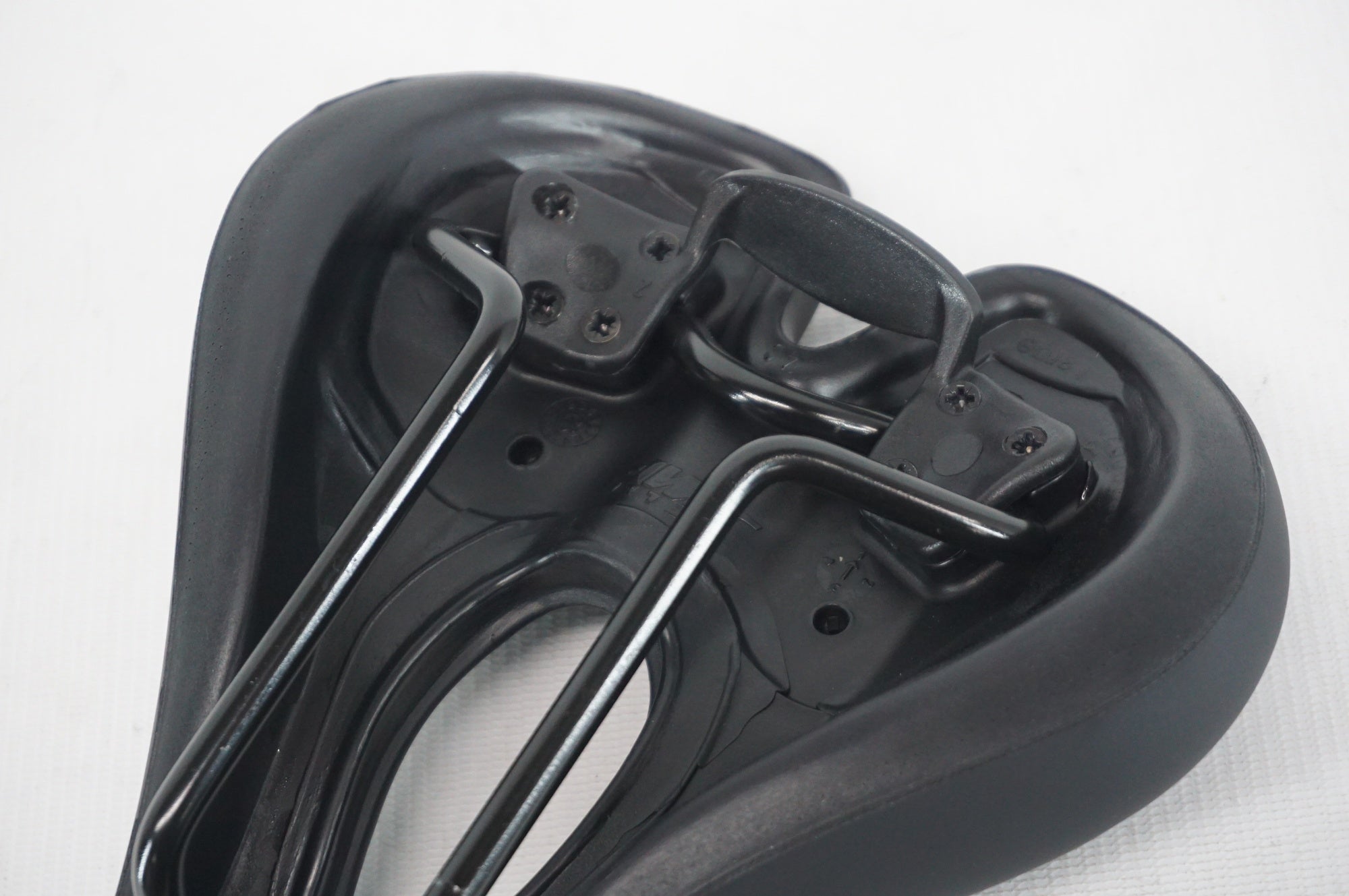 SELLE SMP 「セラエスエムピー」 LARGE サドル / 阪急塚口店