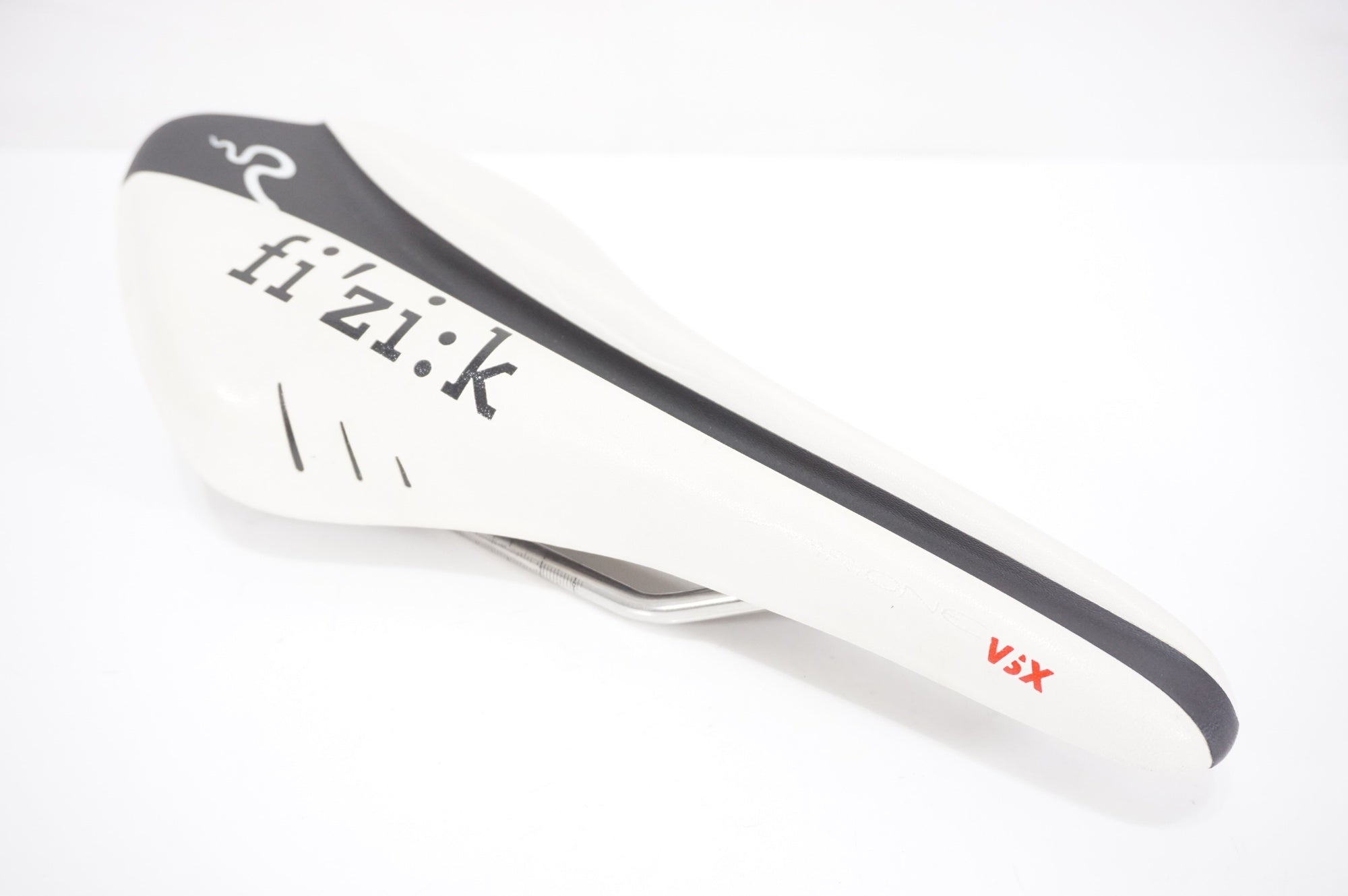 FIZIK 「フィジーク」 ARIONE VSX KIUMレール サドル / AKIBA店