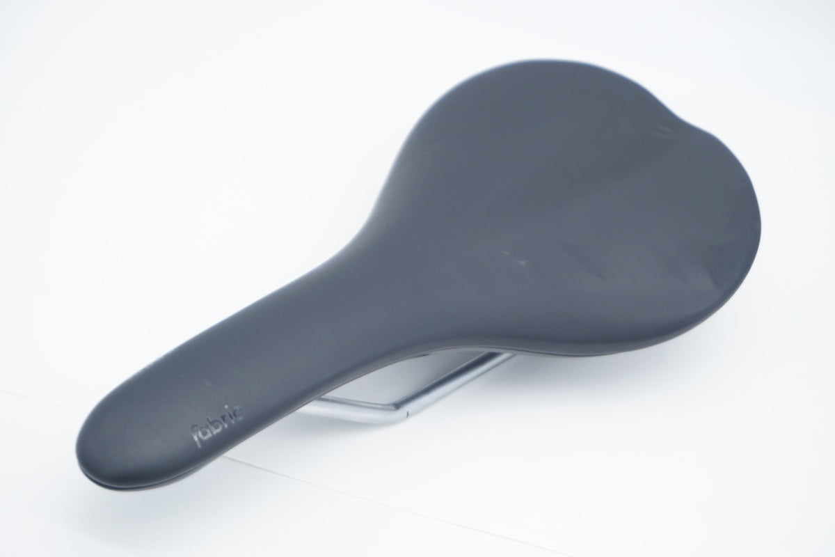 FABRIC 「ファブリック」 SCOOP SHALLOW FLAT サドル / 滋賀大津店