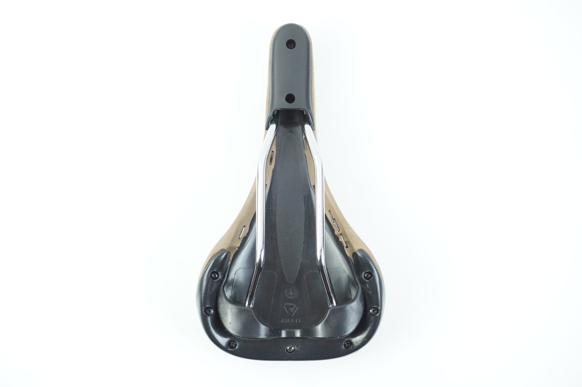 AIFEIT 「アイフェイト」 MACARON サドル / 中目黒店