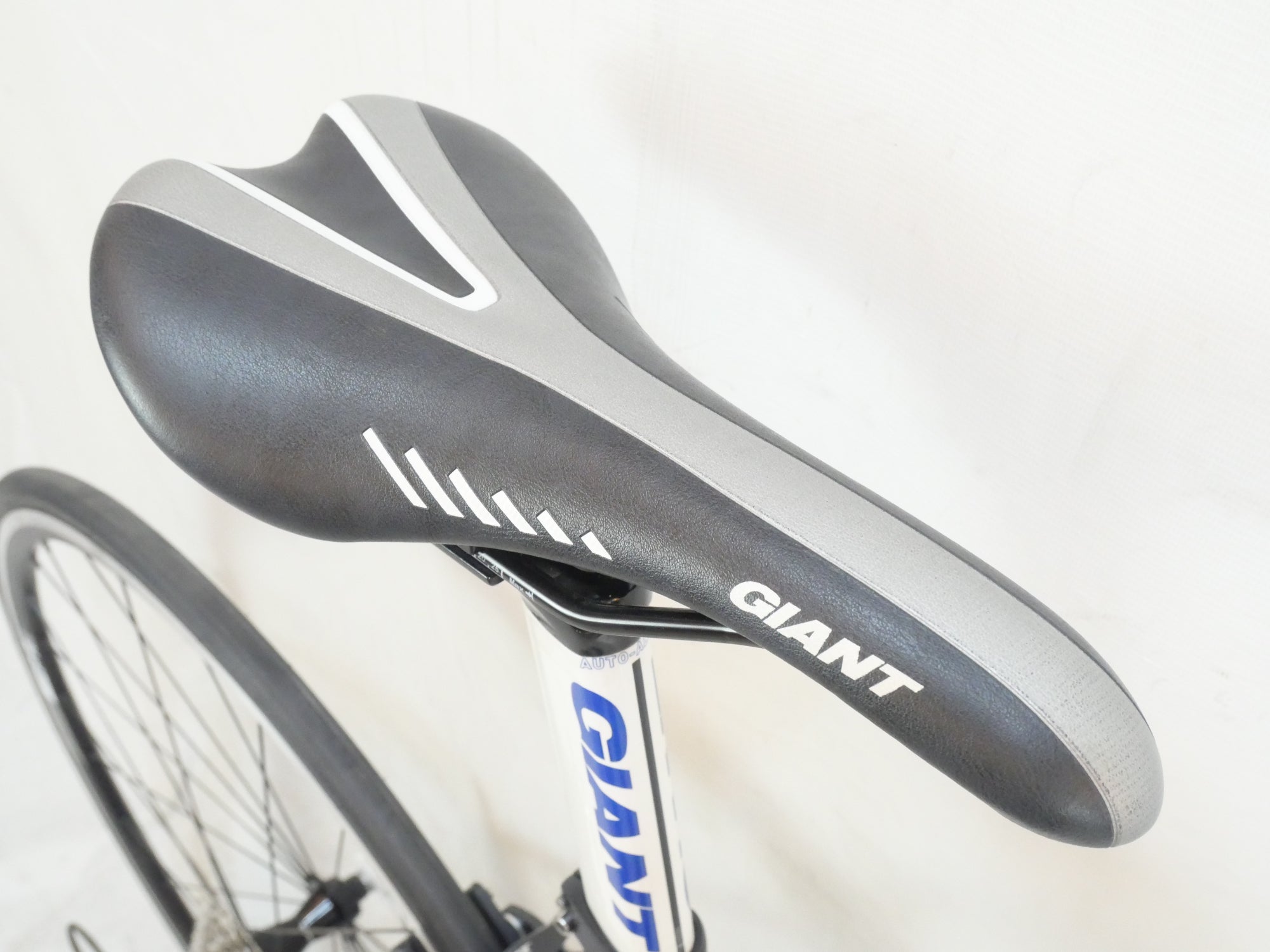 GIANT 「ジャイアント」 DEFY COMPOSITE 3 2013年モデル ロードバイク / バイチャリ浦和ベース