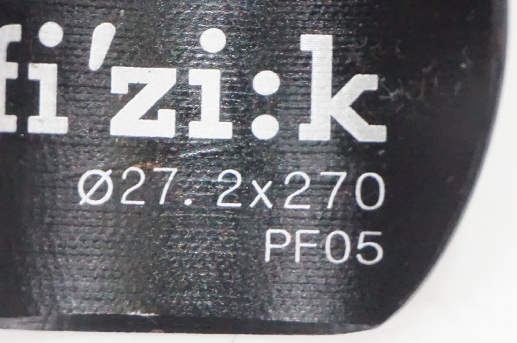 FIZIK 「フィジーク」 CYRANO φ27.2 270mm シートポスト / AKIBA店