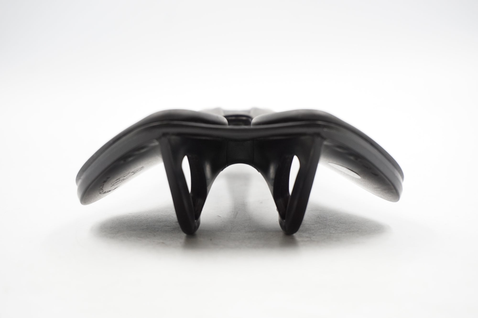 SELLE ITALIA 「セライタリア」 PATENT PENDING サドル / 奈良店