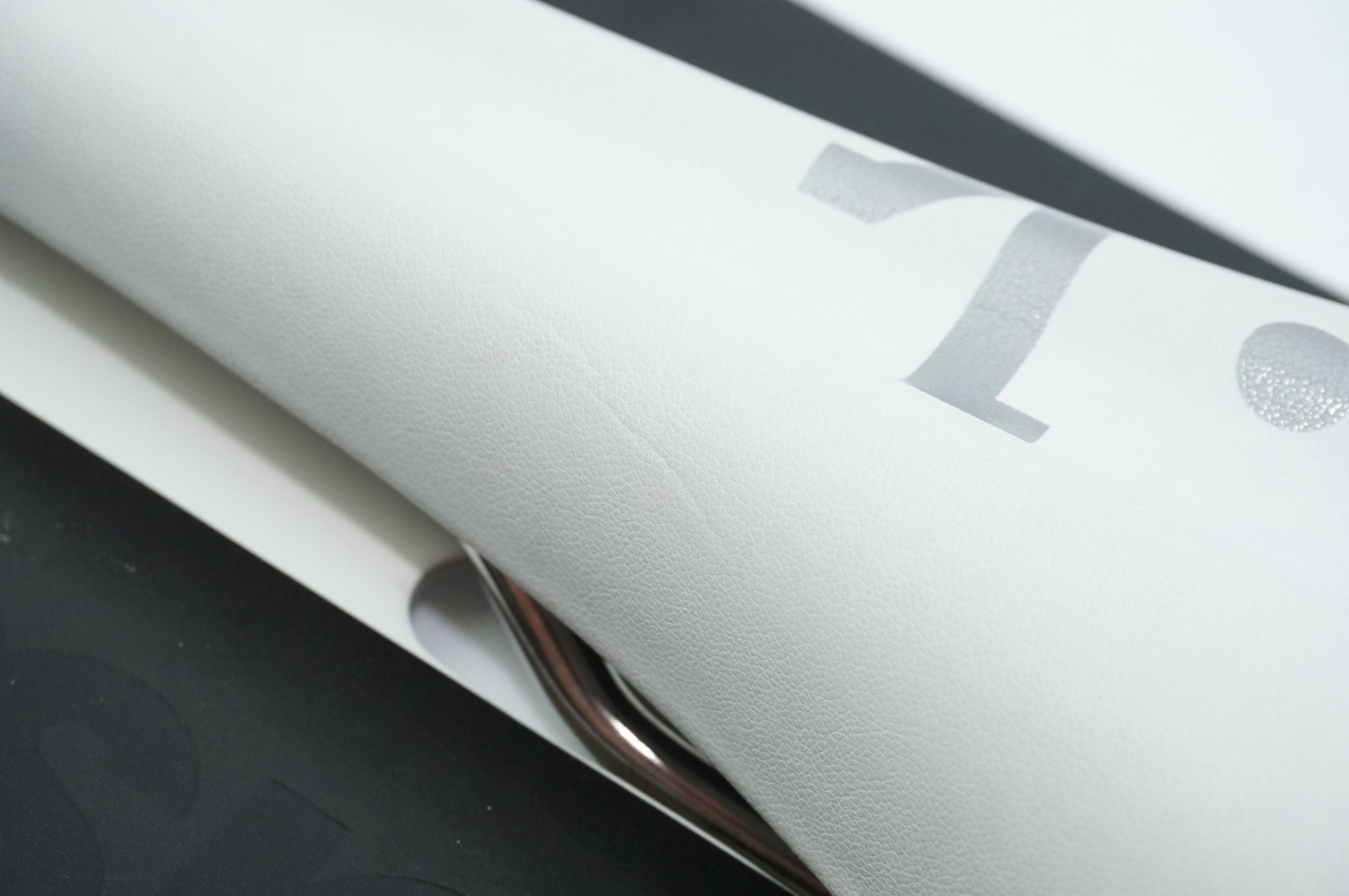 FIZIK 「フィジーク」 ALIANTE VERSUS K:IUM 239g サドル / 中目黒店