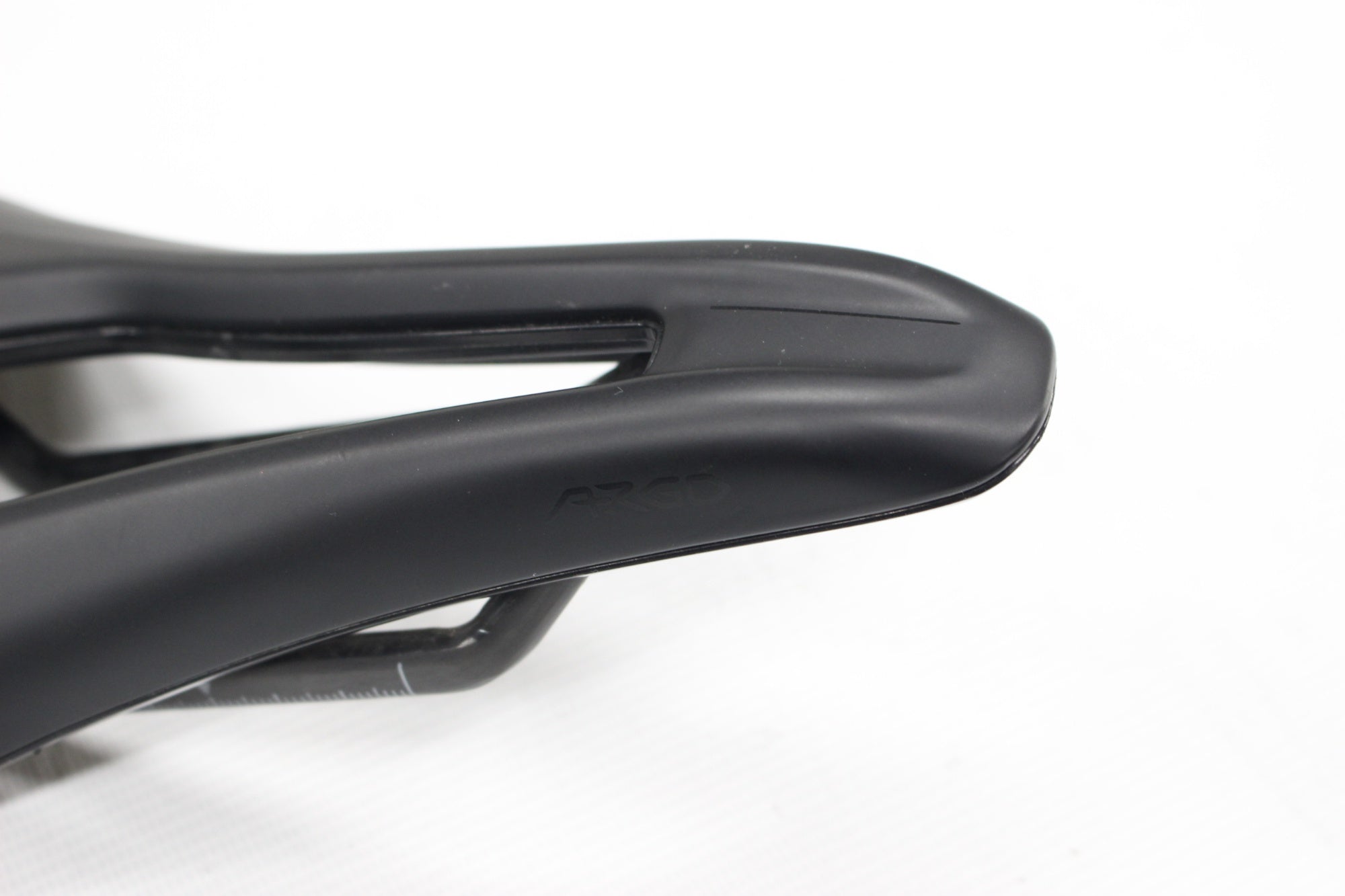 FIZIK 「フィジーク」 VENTO ARGO R1 サドル / 阪急塚口店