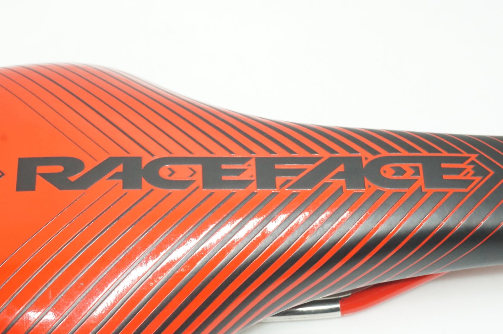 RACEFACE 「レースフェイス」 AEFFECT サドル / 大宮店