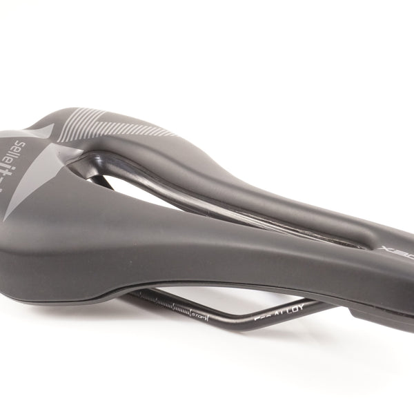 SELLE ITALIA 「セライタリア」 X-BOW サドル / 中目黒店
