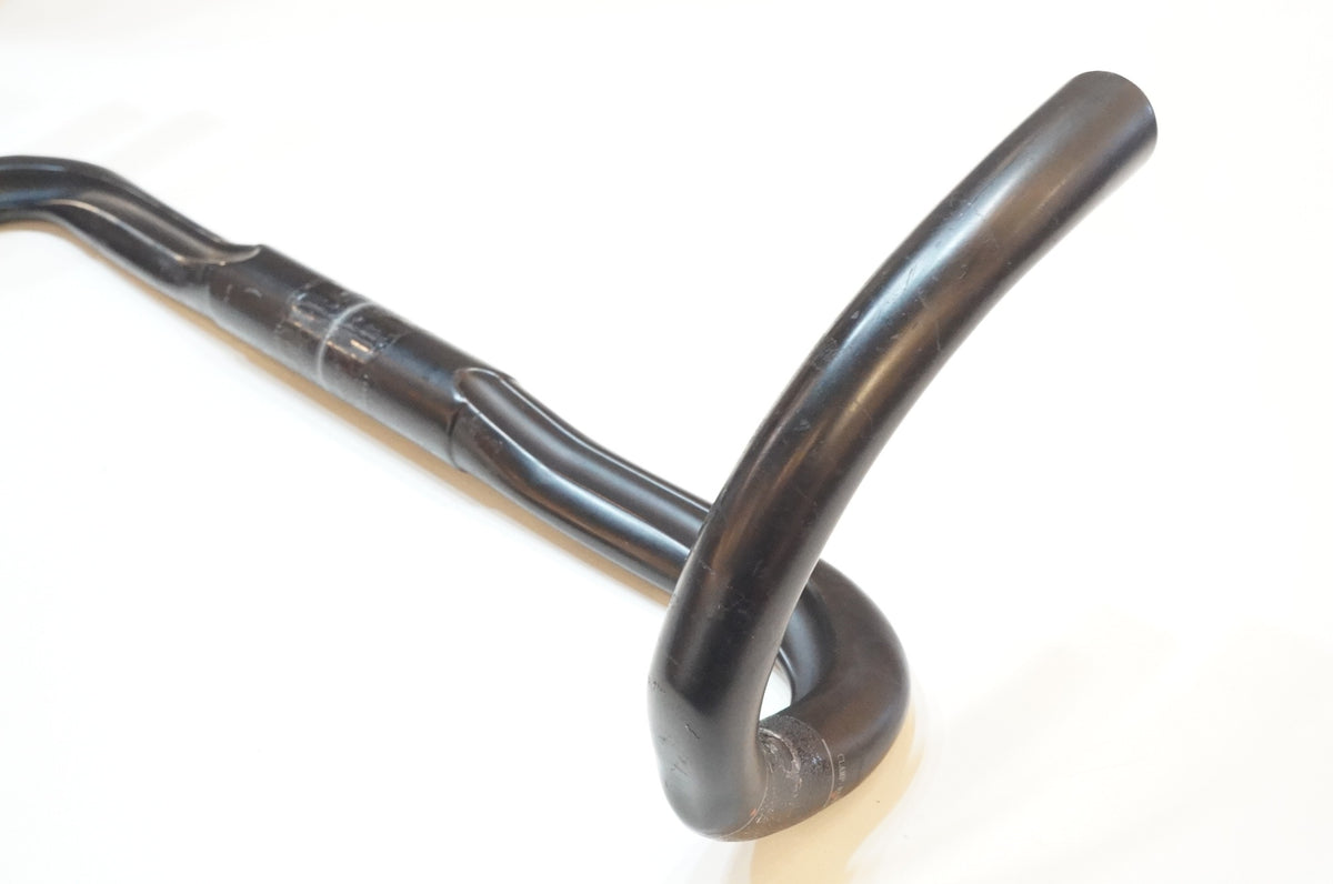 ONEBYESU 「ワンバイエス」 J-CARBON GRAND MONROE SL φ31.8 420mm ハンドル / 浦和ベース
