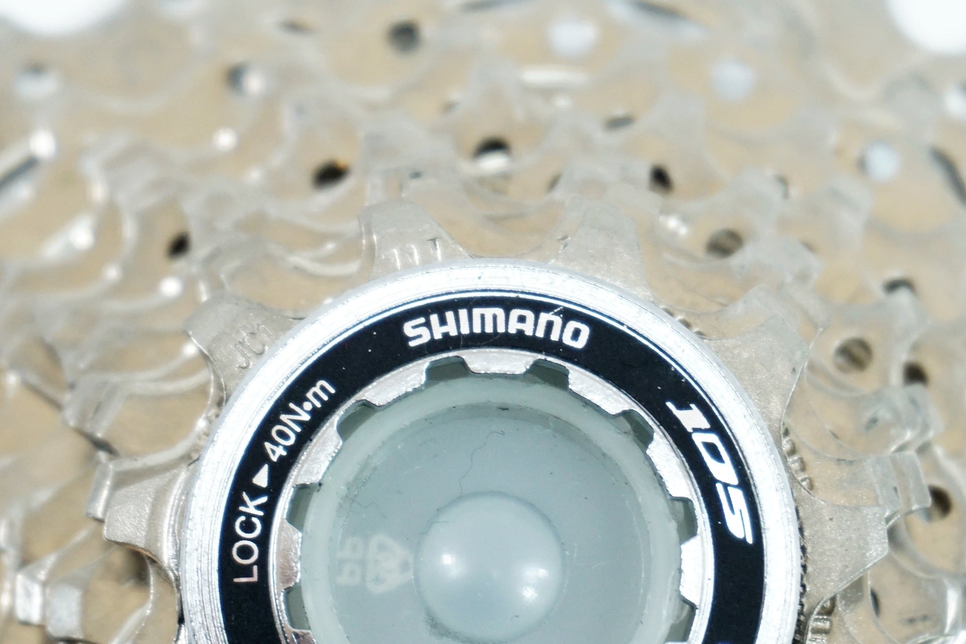 シマノ　RSホイール　105_11速28T スプロケ　タイヤ付き　カバー付き SHIMANO 「シマノ」 105 CS-5700 11-28T スプロケット / 有明ガーデン