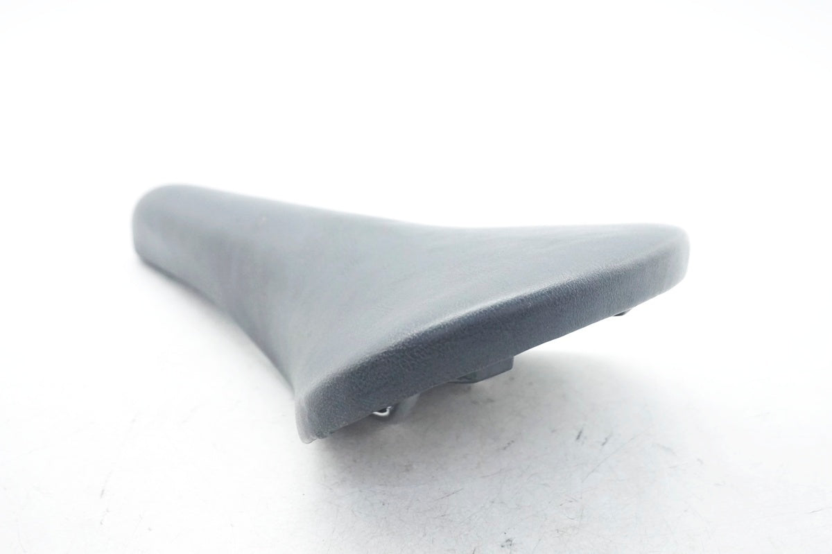 VELO 「ベロ」 サドル / 大阪門真店