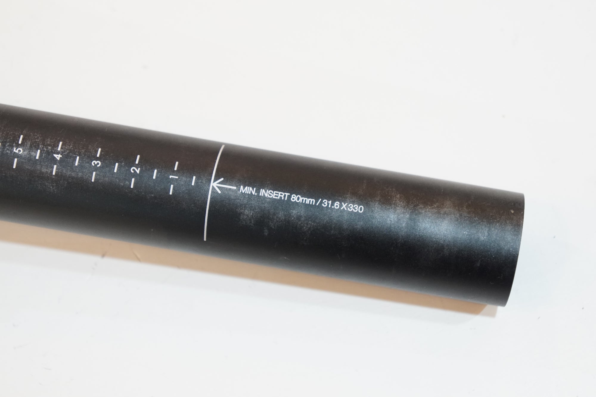 FIZIK 「フィジーク」 CYRANO φ31.6 330mm シートポスト / バイチャリ浦和ベース