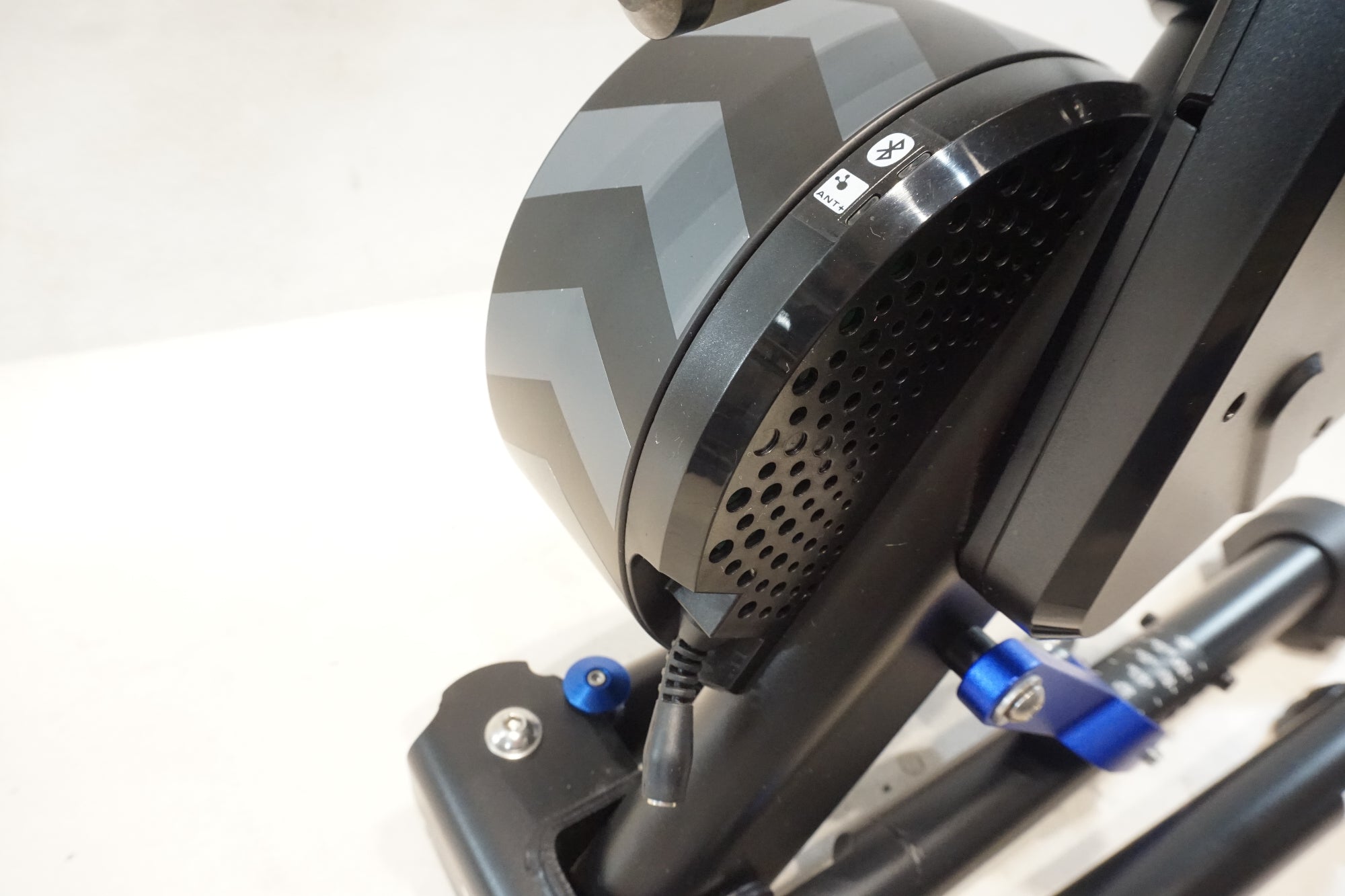 WAHOO 「ワフー」 KICKR V5 サイクルトレーナー / 横浜戸塚店