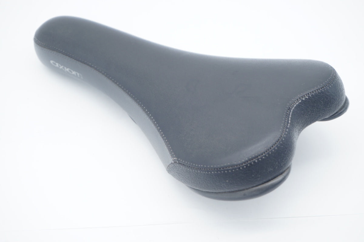 VELO 「ベロ」 AXIOM サドル / 京都八幡店