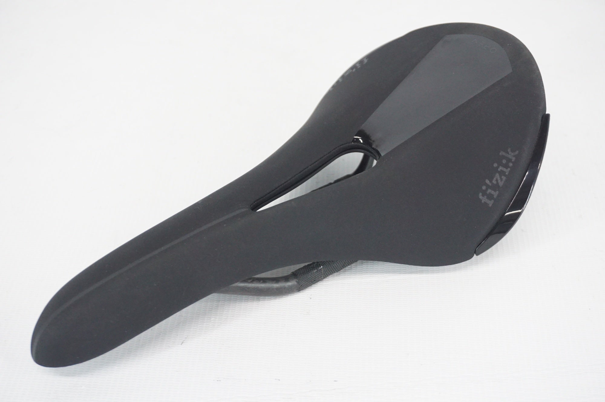 FIZIK 「フィジーク」 ALIANTE R1 OPEN FOR BULL CARBON サドル / 阪急塚口店