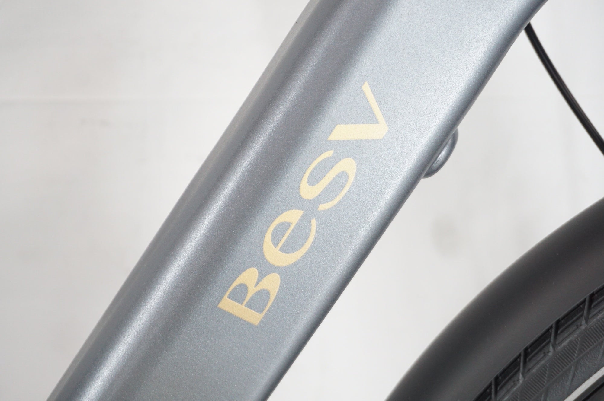 BESV 「ベスビー」 CF1 LINO 2025年モデル 26インチ 電動アシスト自転車 / 阪急塚口店