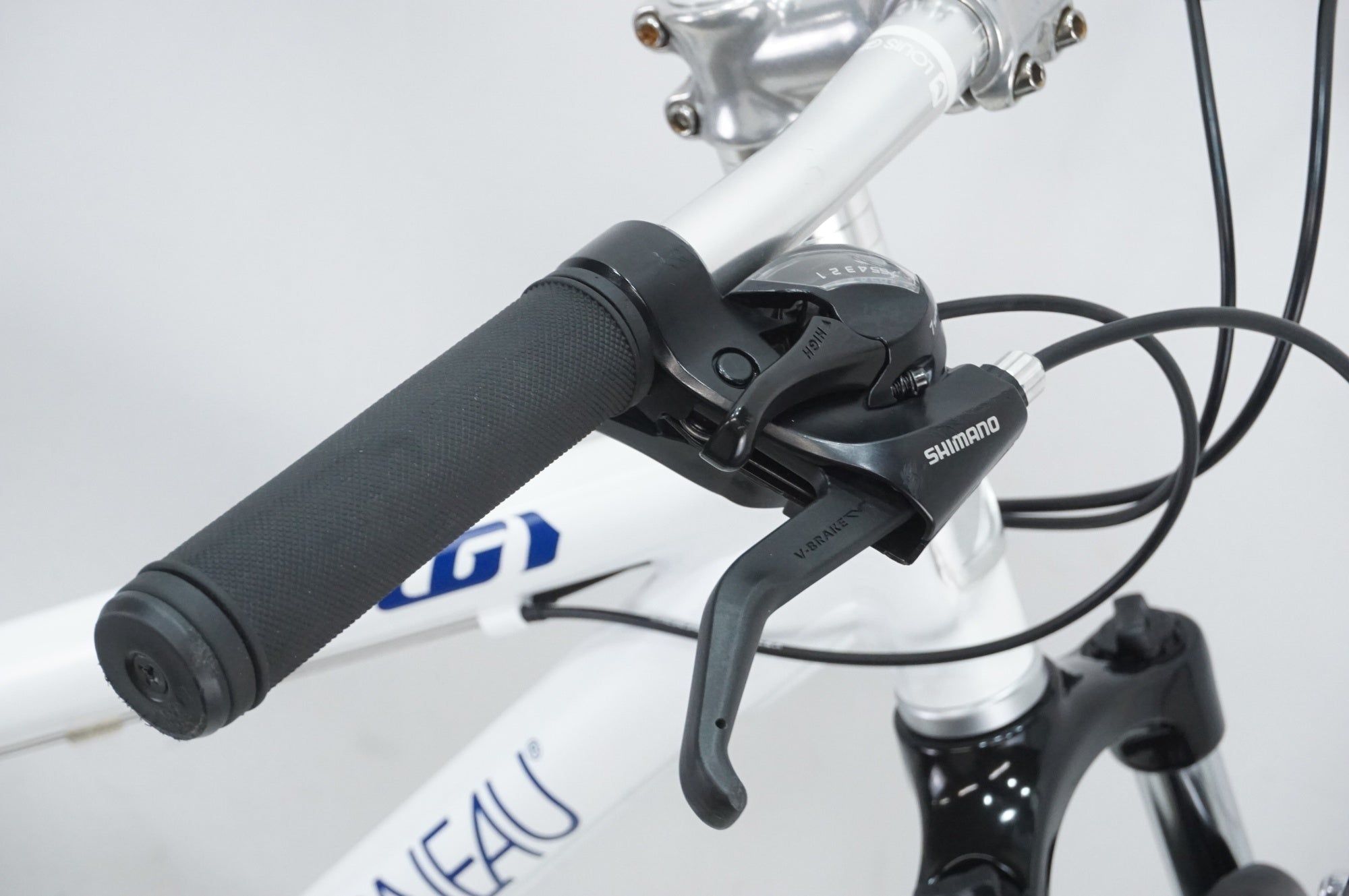 LOUIS GARNEAU マウンテンバイクGRIND8.0 320cmホワイト LOUIS GARNEAU 「ルイガノ」 GRIND8.0 2022年モデル マウンテン