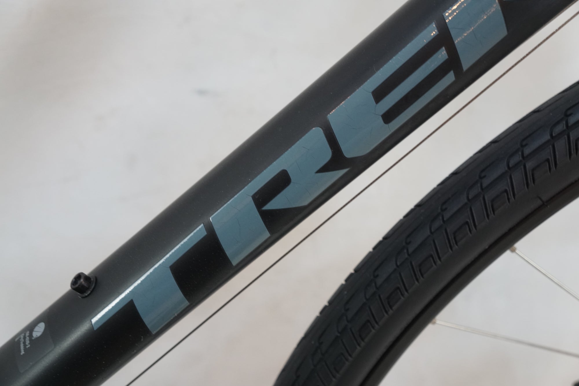 TREK 「トレック」 FX 2 DISC 2019年モデル クロスバイク / バイチャリ浦和ベース