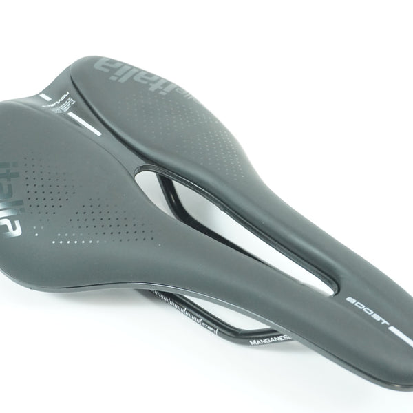 SELLE ITALIA 「セライタリア」 NOVUS BOOST EVO SUPERFLOW サドル