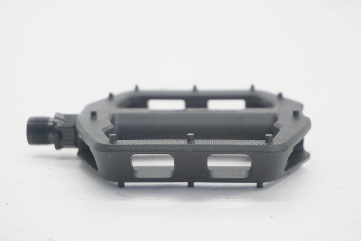 TREK「トレック」 LINE COMP  フラットペダル/ 京都八幡店