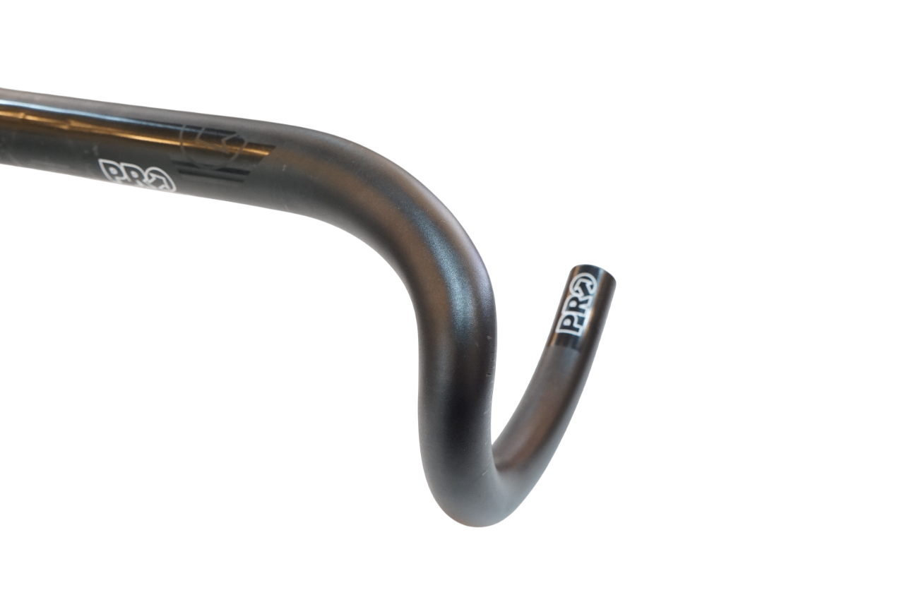 SHIMANO 「シマノ」 PRO VIBE φ31.8 390mm ハンドル / バイチャリ浦和ベース