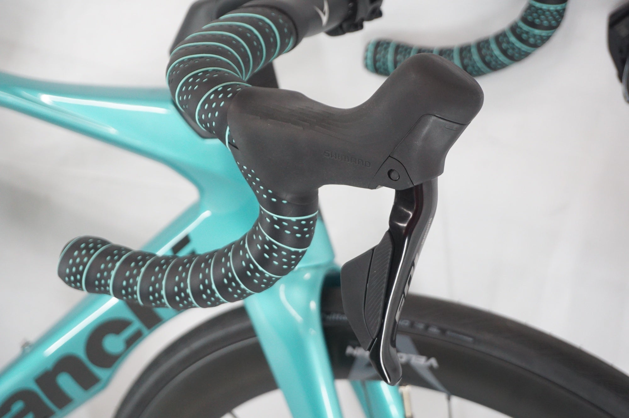 BIANCHI 「ビアンキ」 OLTRE COMP 105 Di2 2025年モデル ロードバイク / 阪急塚口店