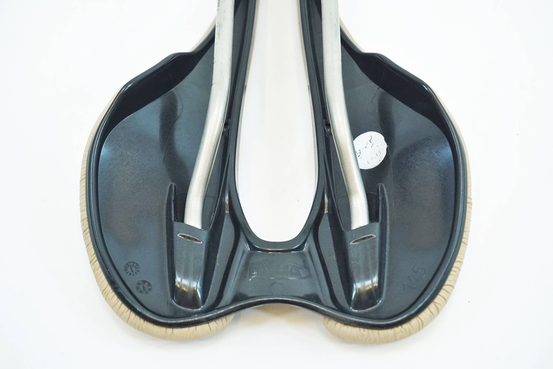 SELLE ITALIA 「セライタリア」 SLR SUPERFLOW サドル / 有明