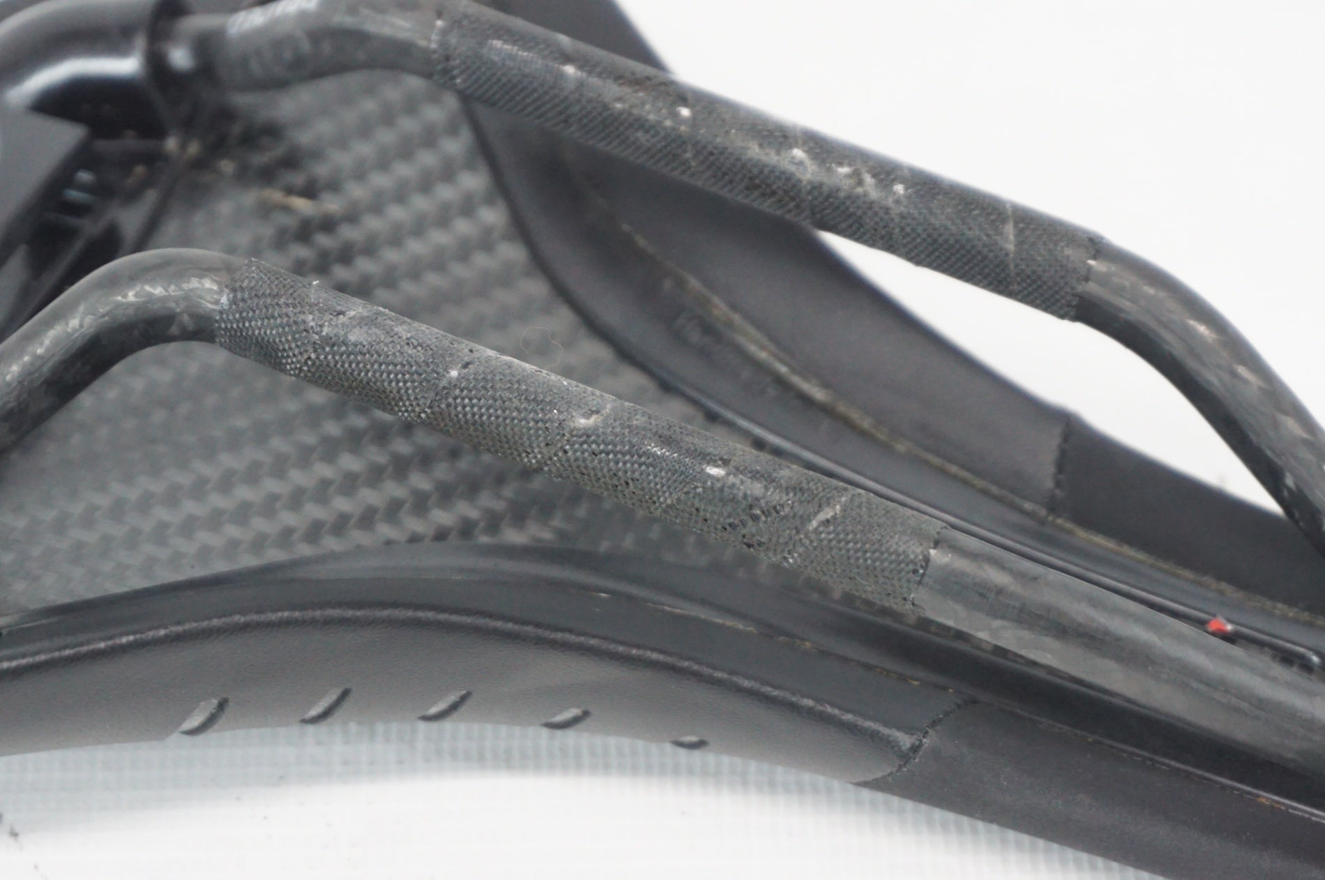 FIZIK 「フィジーク」 ANTARES R1 カーボンレール サドル / 阪急塚口店