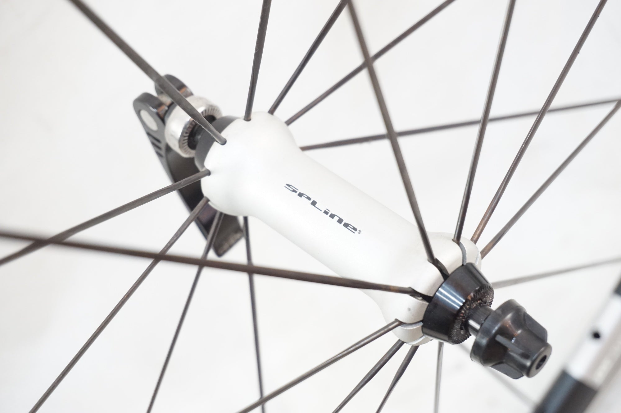 DT SWISS 「ディーティースイス」 PR1600 SPLINE シマノ11S ホイール