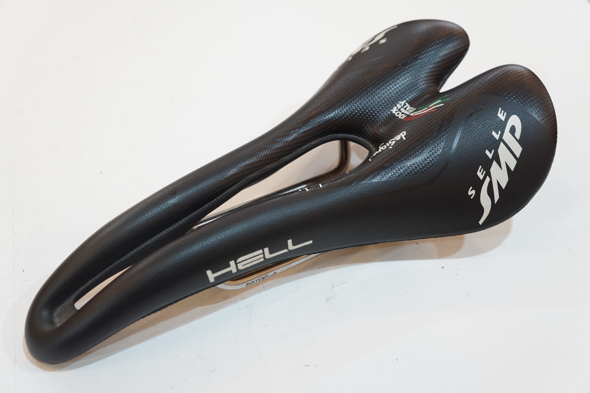 SELLE SMP 「セラ エスエムピー」 HELL サドル / バイチャリ浦和ベース