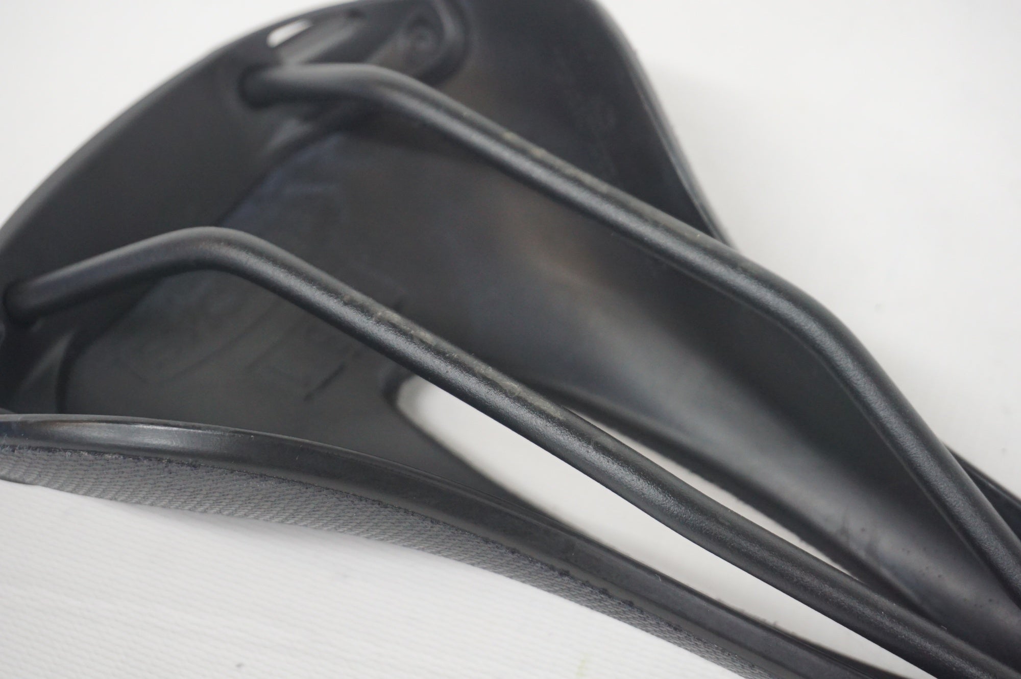 BROOKS 「ブルックス」 CAMBIUM C15 CARVED サドル / 阪急塚口店