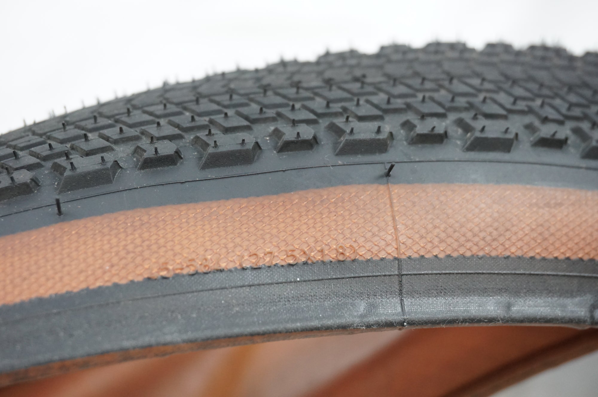 PIRELLI 「ピレリ」 CINTURATO GRAVEL H 27.5x1.8 タイヤ / 川越店