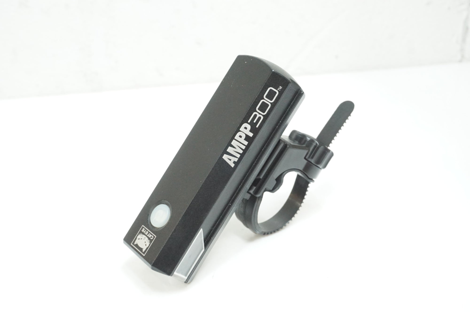 CATEYE 「キャットアイ」 AMPP300 フロントライト / 大宮店