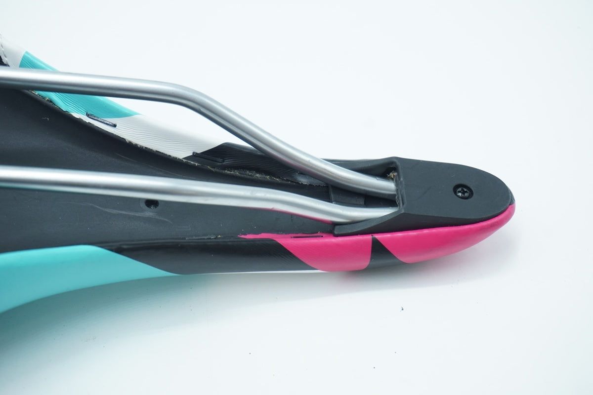 GSR「ジーエスアール」 GOOD SMILE RACING TYPE-3 サドル/ 京都西院店