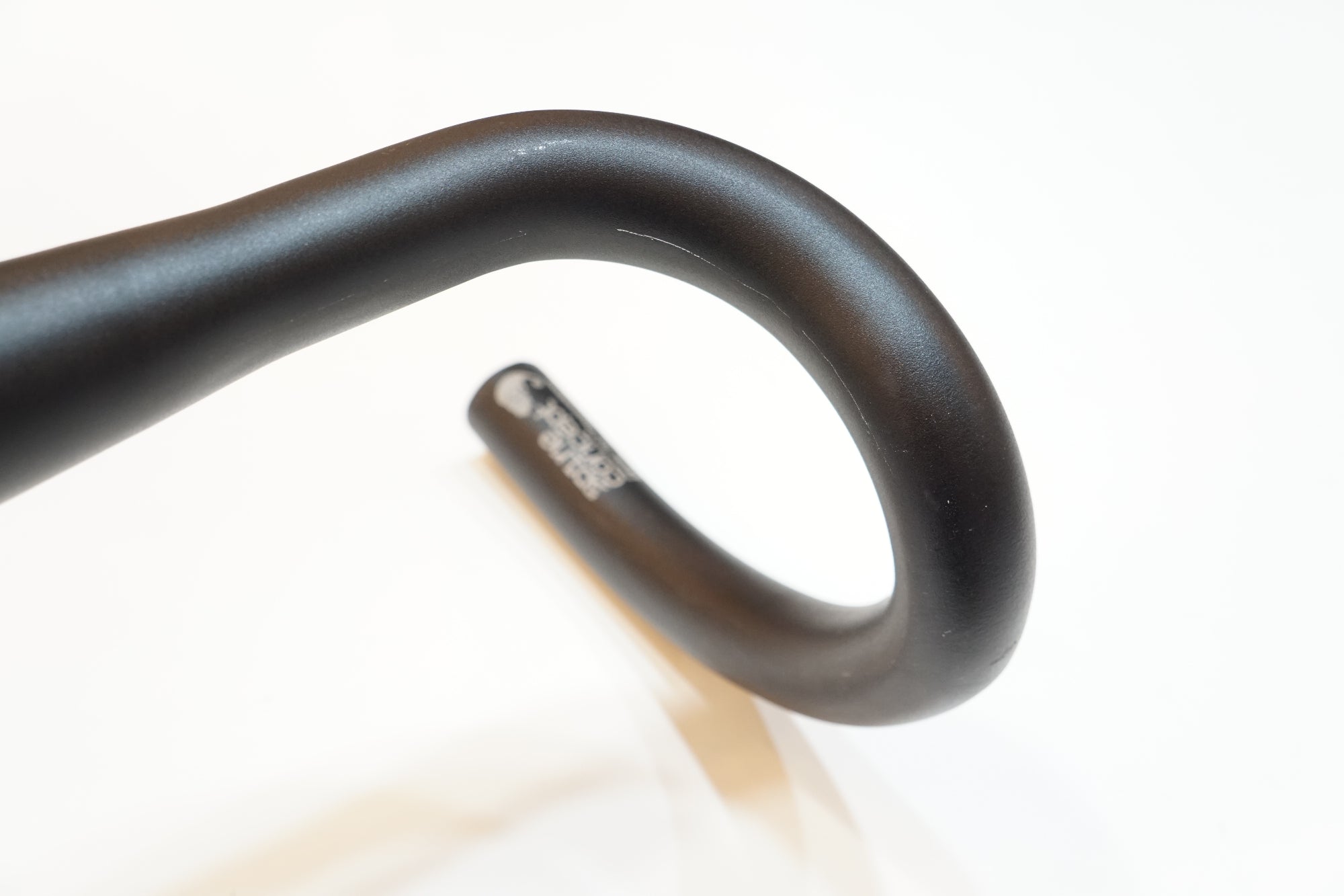 FIZIK 「フィジーク」 CYRANO R3 φ31.8 390mm ハンドル / バイチャリ浦和ベース