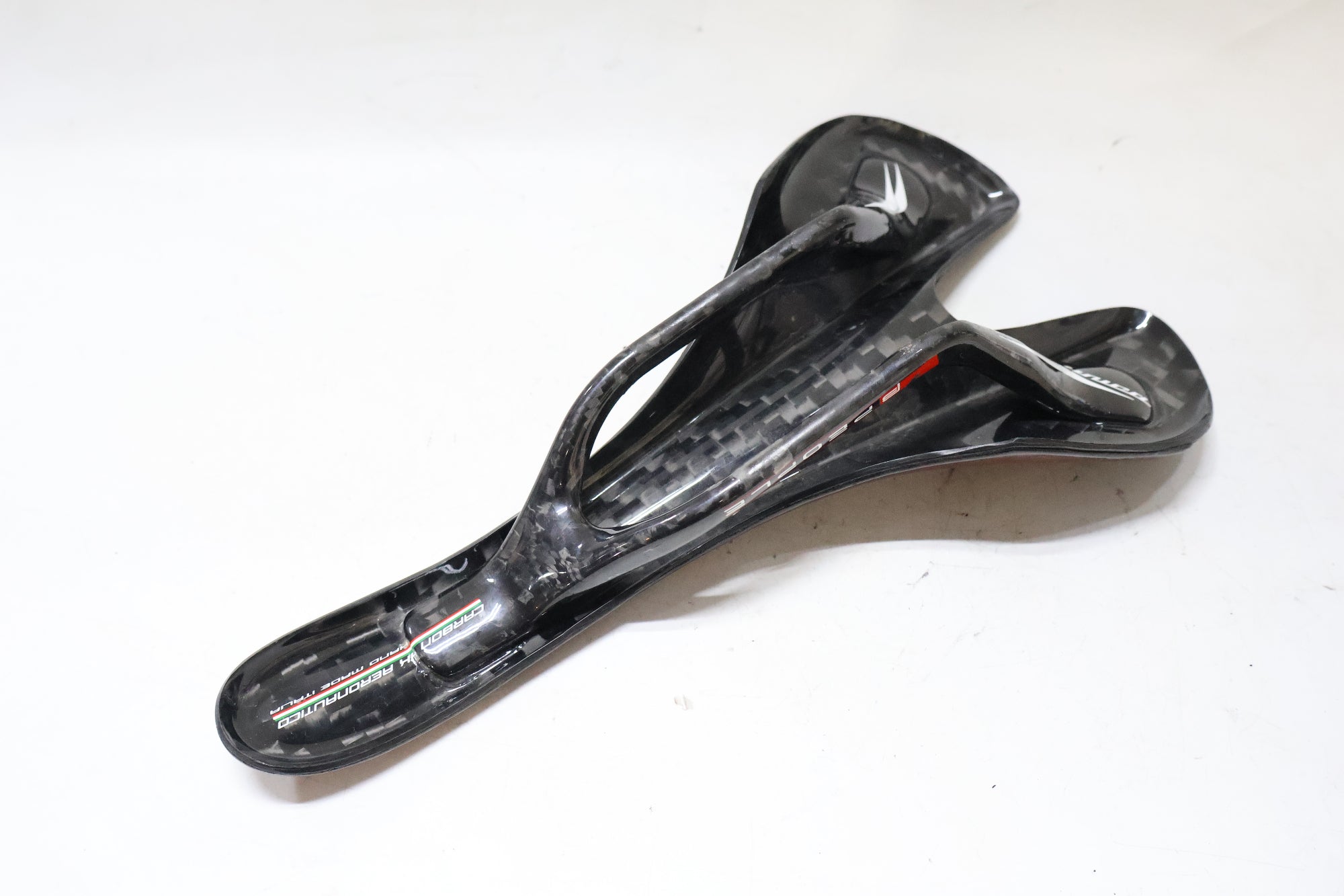 B-PEOPLE 「ビーピーポー」 UNICA カーボンサドル / 高知店