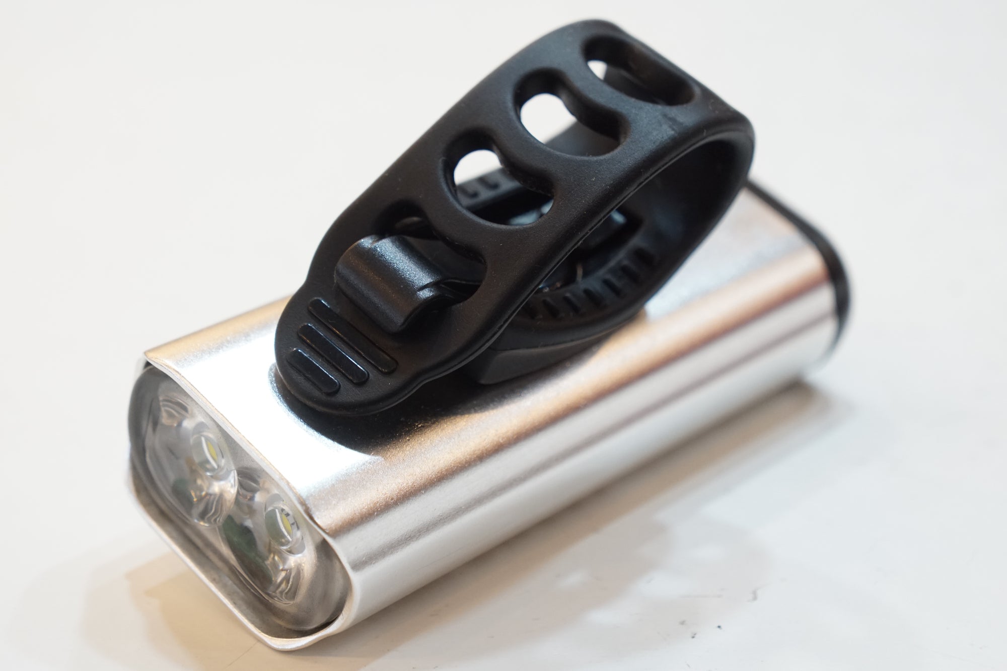 LEZYNE 「レザイン」 1100XL フロントライト / バイチャリ浦和ベース