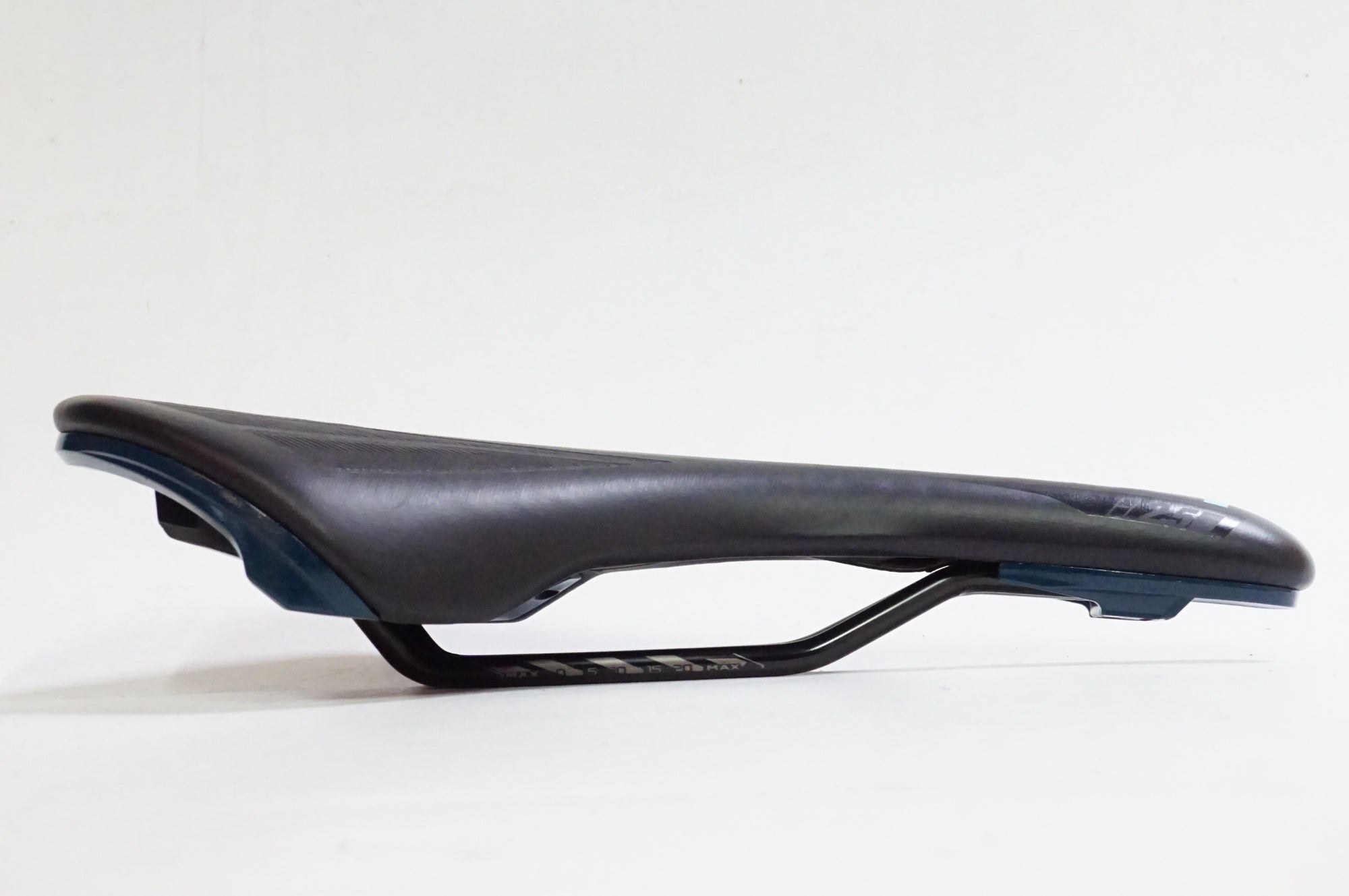 SYNCROS 「シンクロス」 FL2.5 サドル / 熊谷本店