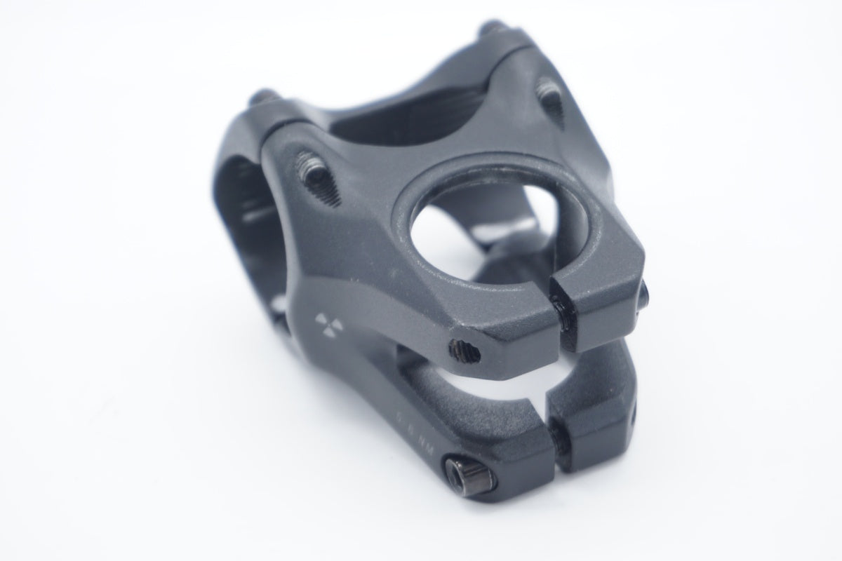 NUKEPROOF 「ヌークプルーフ」 NEUTRON φ35 40mm ステム / 滋賀大津店