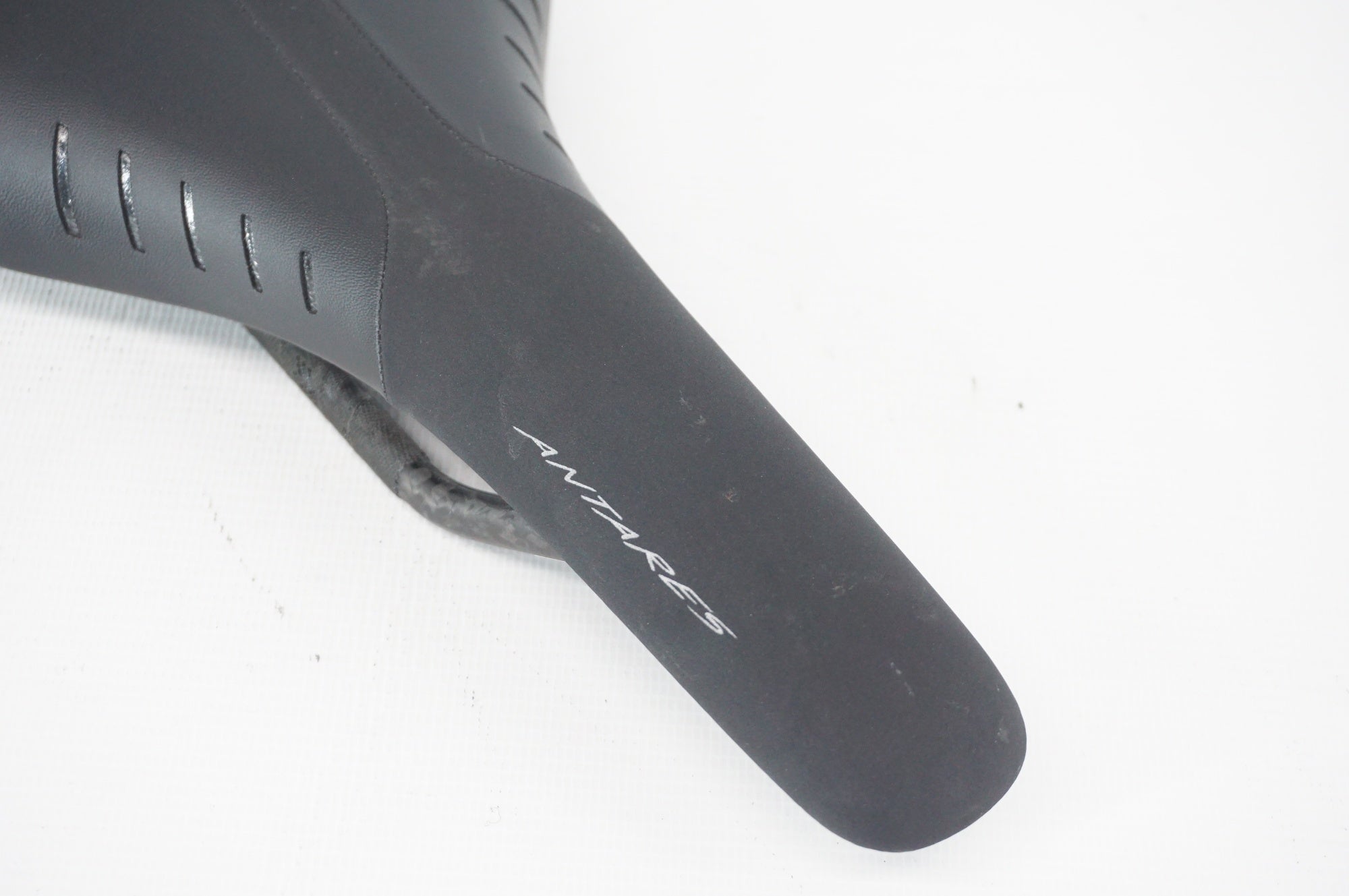 FIZIK 「フィジーク」 ANTARES R1 カーボンレール サドル / 阪急塚口店