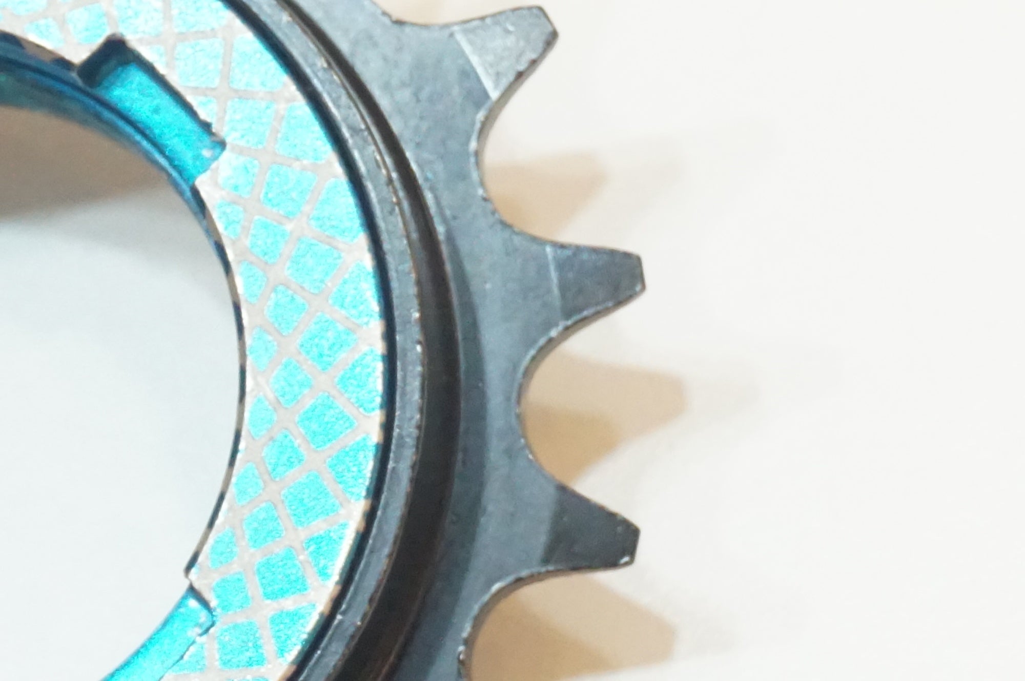 UNVER×KUWAHARA 「アンバー×クワハラ」 diavolo free wheel 17T コグ / 浦和ベース