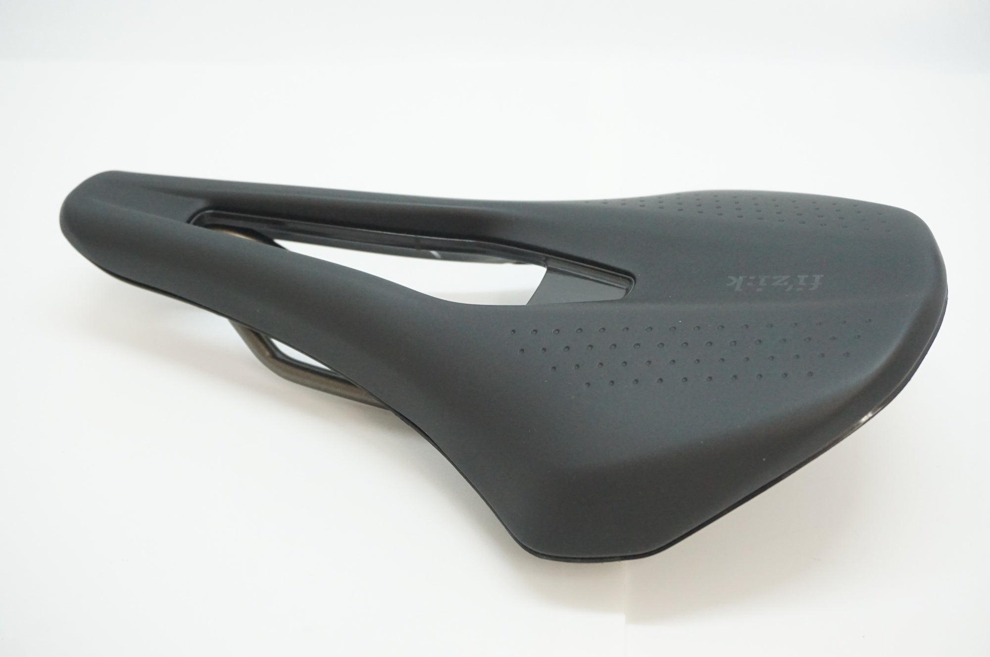 FIZIK 「フィジーク」 ARGO TEMPO R3 kiumレール サドル / 福岡店