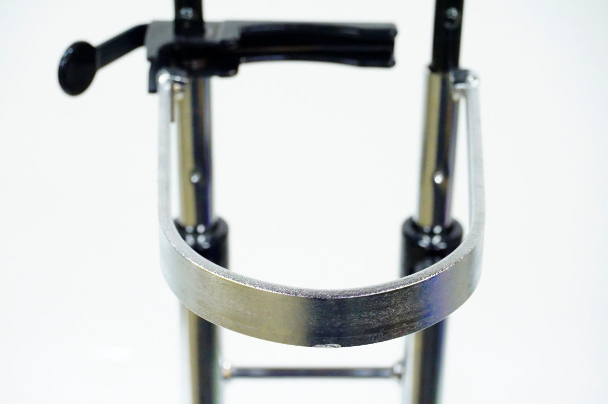 IWA 「イワ」 A01V SPECIAL ディスプレイスタンド / 名古屋大須店