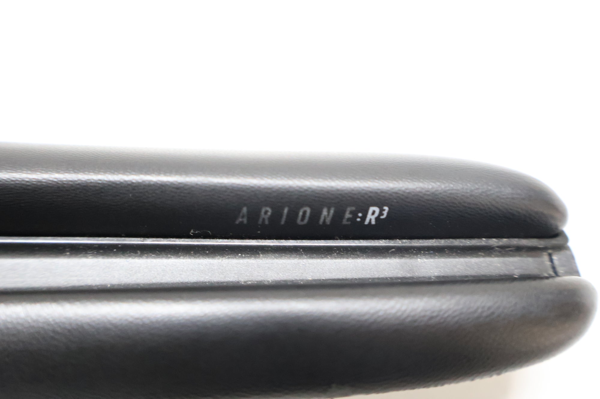 FIZIK 「フィジーク」 ARIONE R3 VERSUS EVO KIUMレール サドル / 高知店