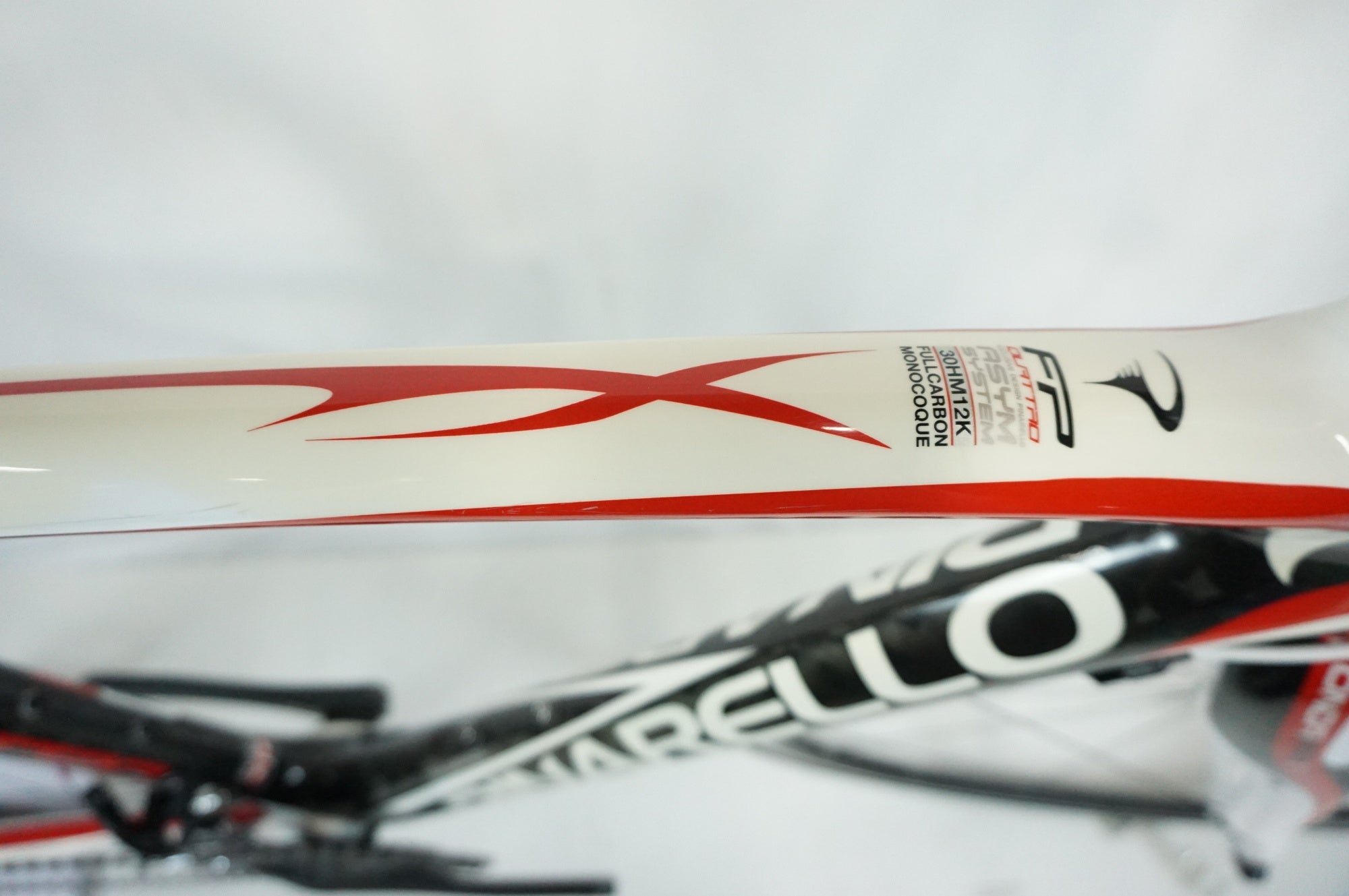 送料込 PINARELLO FP QUATTRO CARBON ホイールカスタム PINARELLO 「ピナレロ」 FP QUATTRO 2011年モデル カスタム ロード