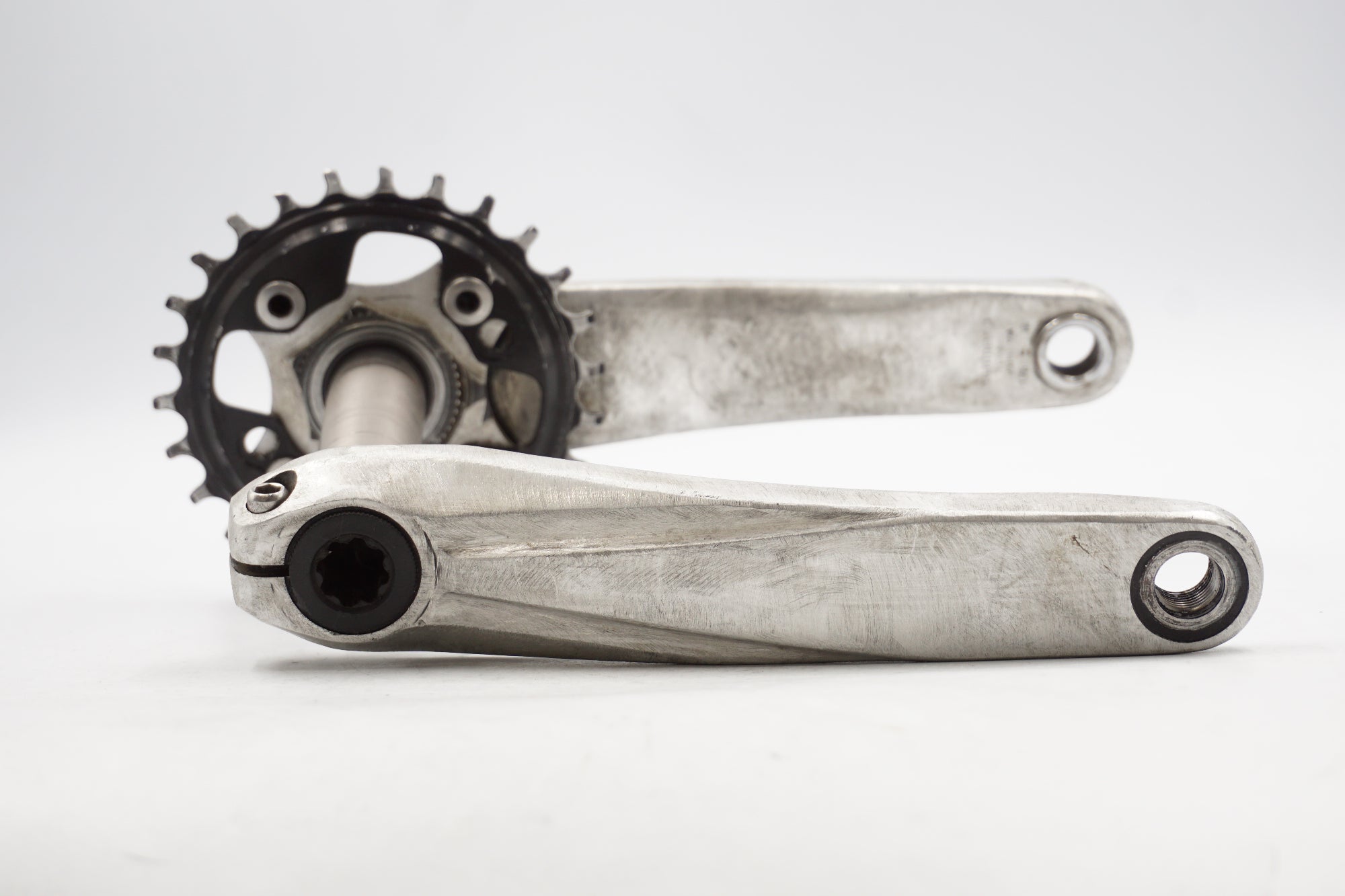 【JUNK】 SHIMANO 「シマノ」 FC-M665 26T 175mm クランク / 奈良店