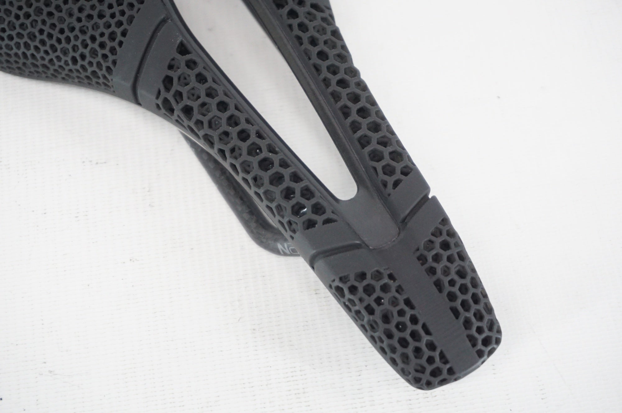 PROLOGO 「プロロゴ」 SCRATCH M5 PAS 3DMSS TIROX サドル / 阪急塚口