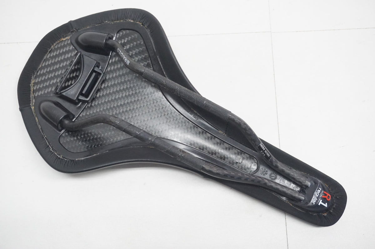 FIZIK 「フィジーク」 ANTARES R1 カーボンレール サドル / 福岡店