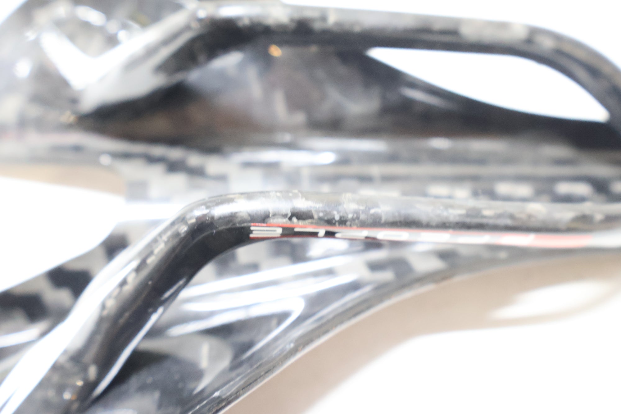 B-PEOPLE 「ビーピーポー」 UNICA カーボンサドル / 高知店