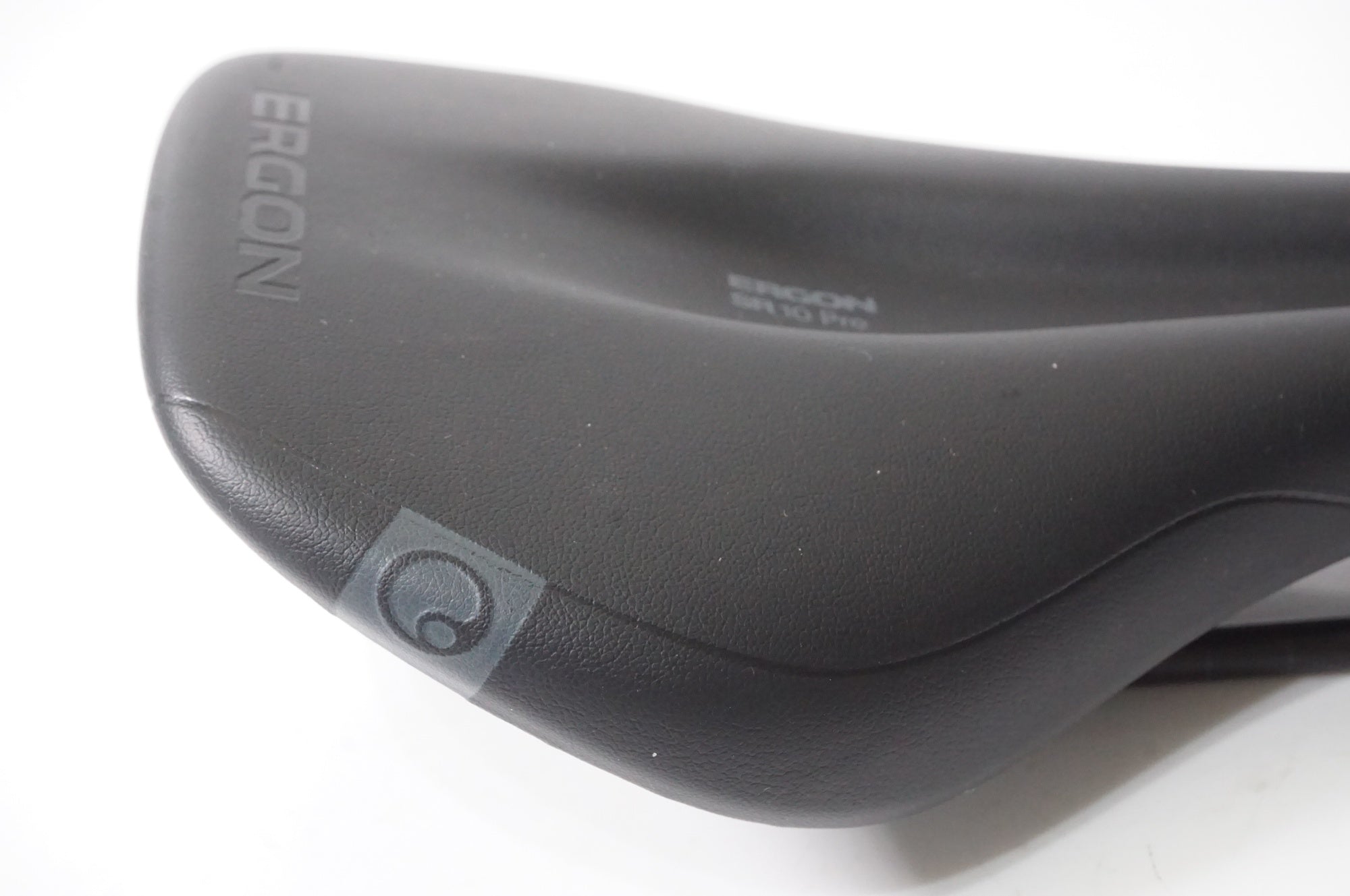 ERGON 「エルゴン」 SR 10 PRO サドル / AKIBA店