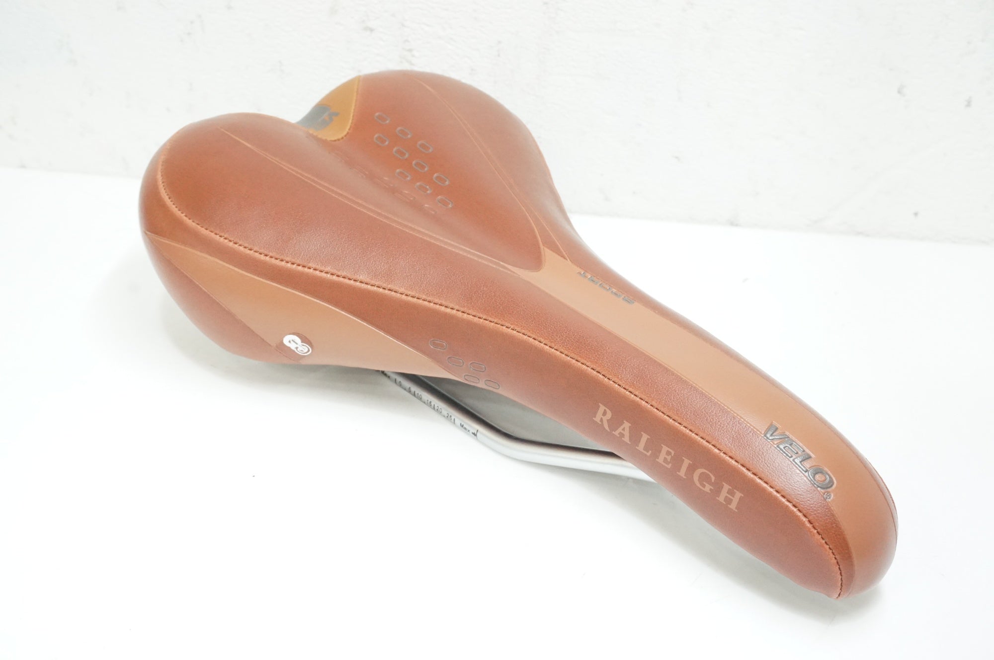 VELO 「ベロ」 RALEIGH純正 サドル / 大宮店